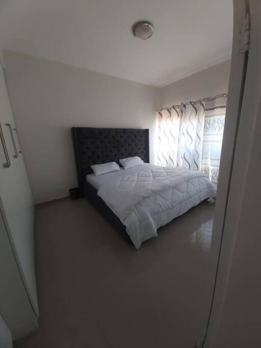 Spacious Zamtel Flat ルサカ エクステリア 写真