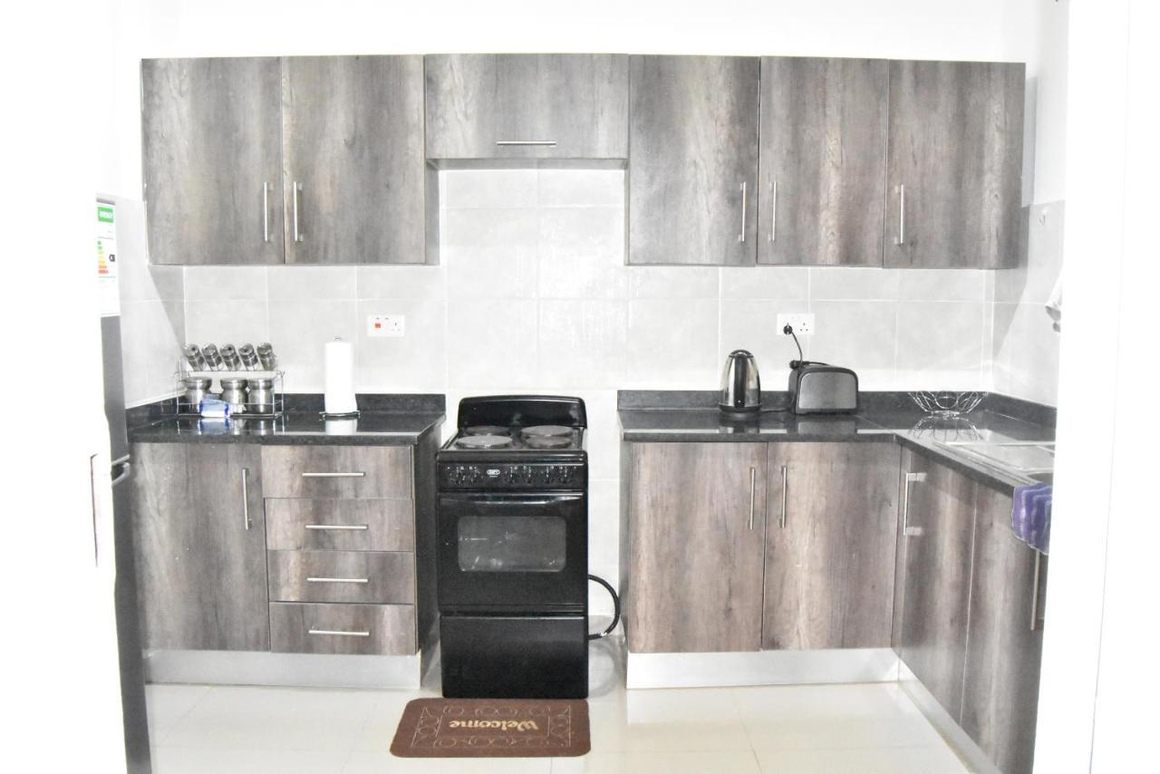 Spacious Zamtel Flat ルサカ エクステリア 写真