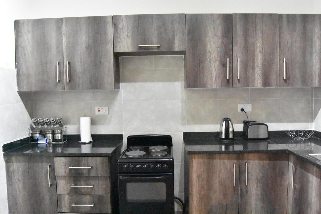 Spacious Zamtel Flat ルサカ エクステリア 写真