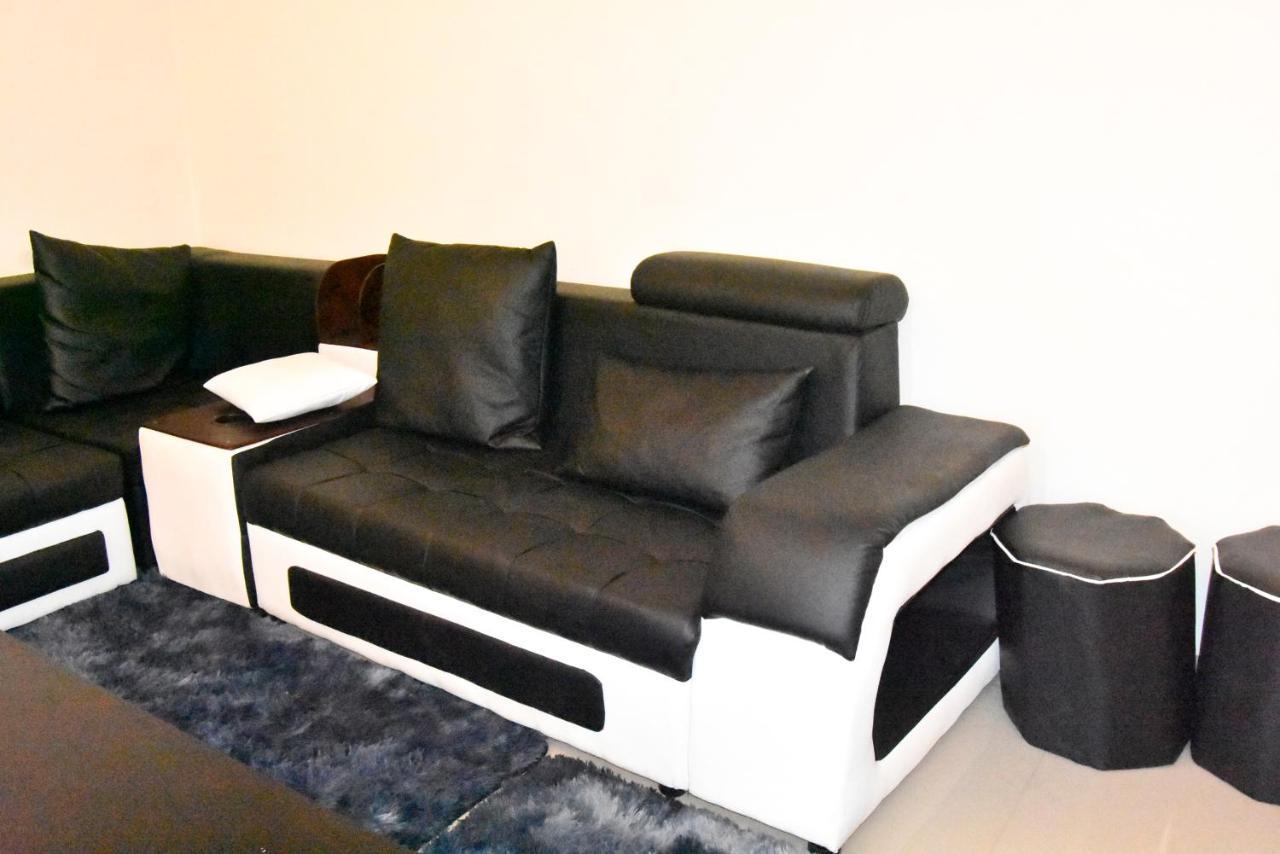 Spacious Zamtel Flat ルサカ エクステリア 写真