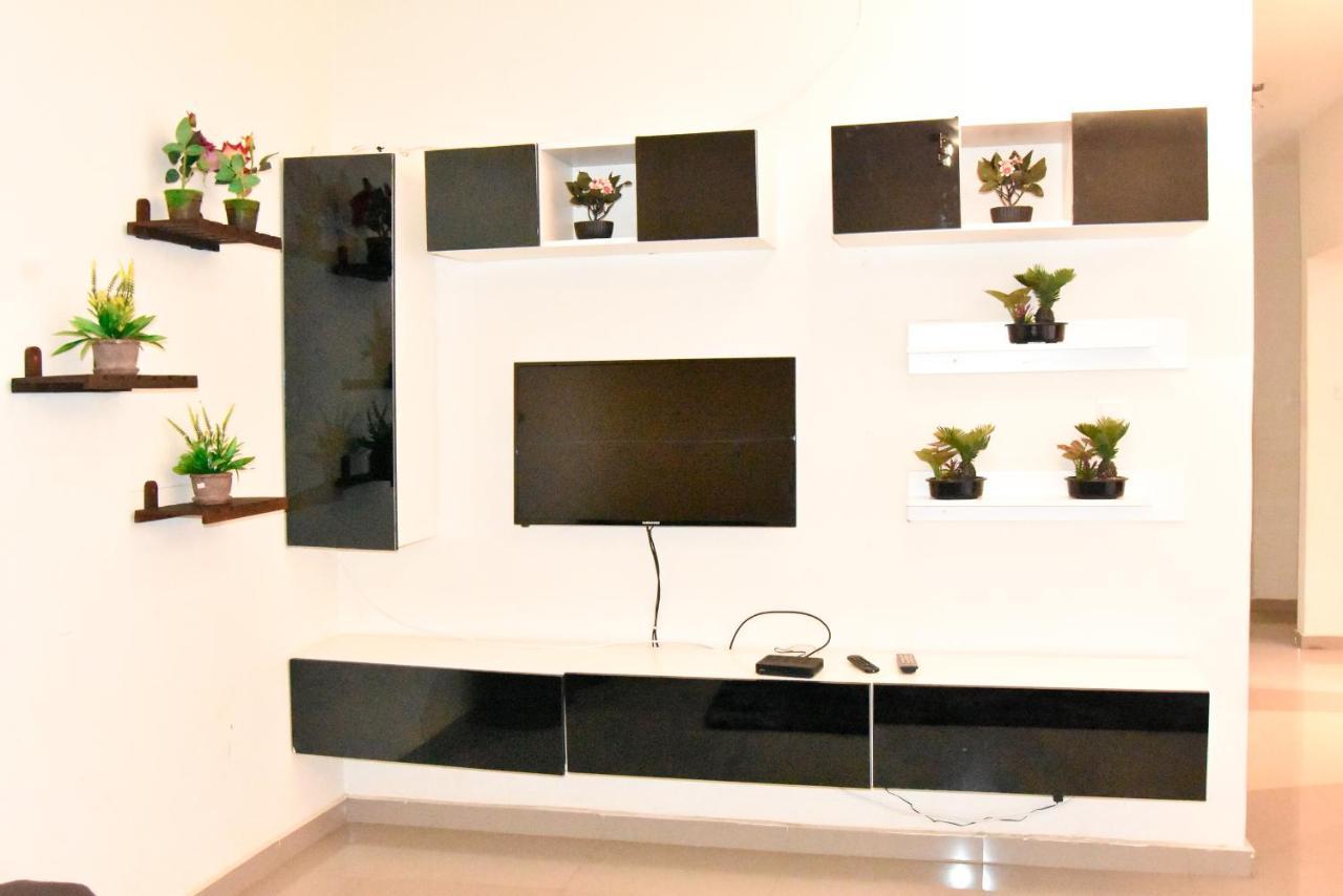 Spacious Zamtel Flat ルサカ エクステリア 写真